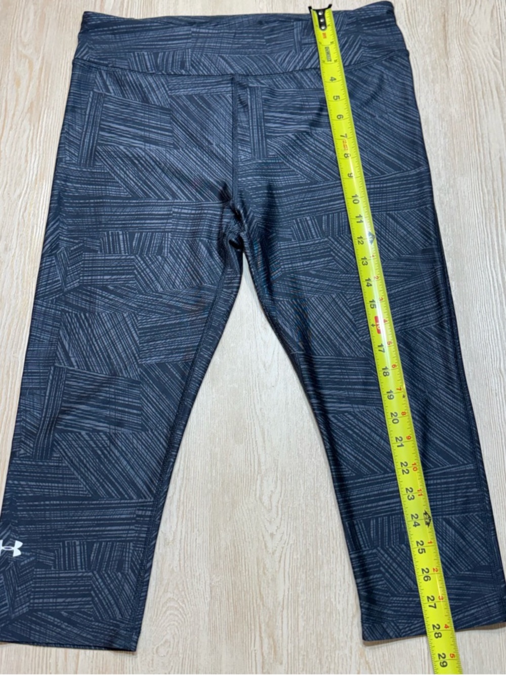 Under Armour HeatGear Capri Leggings Gray Geometric Athletic Athleisure - Picture 5 of 7